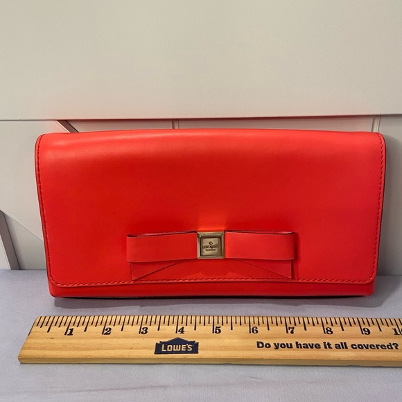 Kate Spade New York Cindy Wallet Pink/Salmon Color 9"x5.5" Magnetic Closure - Picture 6 of 7